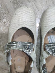 Off White With Golden Silver Bow Size 30 Age 4-6 Years Girls Balley