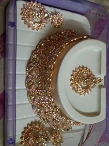 Stunning Kundan Necklace Set with Earrings