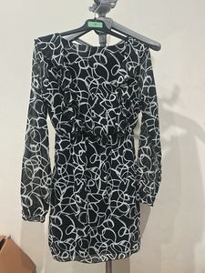 Chic Black &amp; White Swirl Print Dress