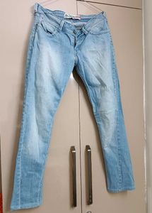 Low rise levis Denim jeans