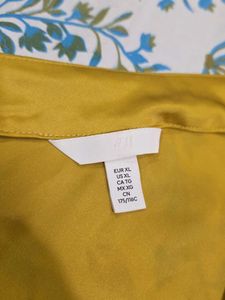 H&amp;M Vibrant Gold One Shoulder Top
