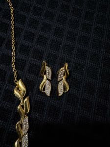 Gold Leaf Necklace &amp; Earring Set