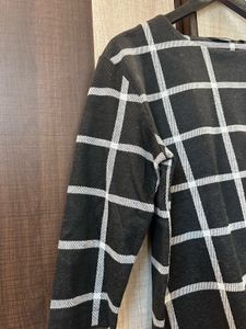 Chic Checked Long Sleeve Top