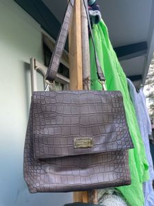 Stylish Croc-Embossed Shoulder Bag pure leather