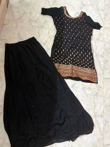 Elegant Black Kurta Set with Intricate Embroidery