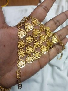 Elegant Gold-Toned Hand hath panja kai sitti
