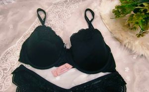 Hunkemoller Black Lace Padded Bra with brief 👍