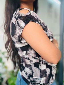 Abstract Print Short Sleeve Top
