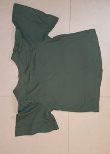 Green puffed sleeves top