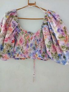 New ( with tags )Floral Puff Sleeve Crop Top