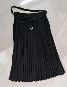Elegant Black Pleated Midi Skirt