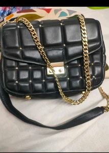 Chic Quilted Black Handbag with Gold Chain