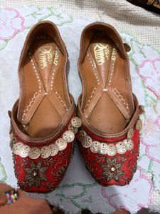 Embellished orange Juttis