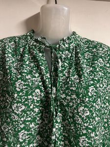 Chic Green Floral Sleeveless Top