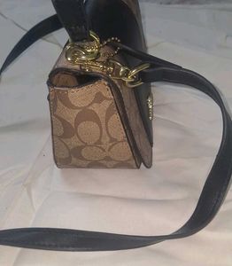 Coach slingbag / handbag With removable Sling