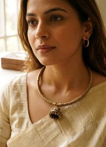 Exquisite Gold Toned Choker Necklace