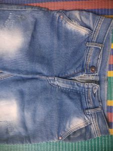 Blue Boy's damage Jeans