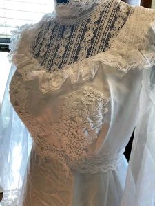 Lace Vintage Wedding Dress/ Gown