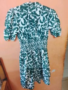 Chic Green &amp; White Leaf Print Mini Dress