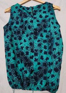 Chic Sleeveless Green Floral Top