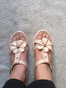 Very Comfortable Sandals Size 4.5