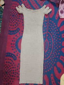 Casual form-fitting bodycon midi dress