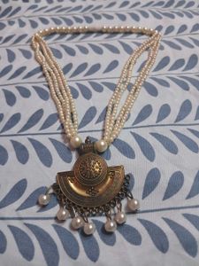 Exquisite Pearl Necklace with Pendant