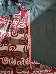 Men's Classic Fit Button-Up Shirt