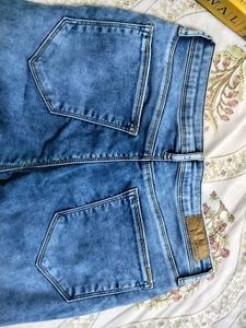 Kraus Blue Denim botcut high waist Jeans