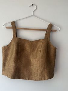 Chic Gold Cropped Tank Top