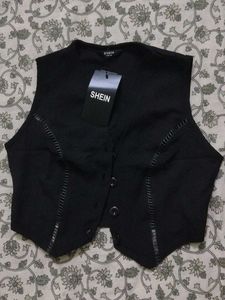 SHEIN Black Button Front Cropped Vest Top