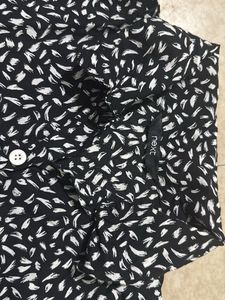 Chic Black &amp; White Patterned Cropped Shi