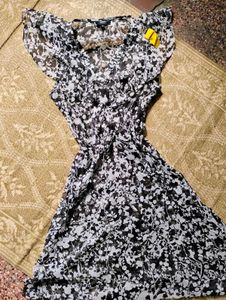 SHEER RUFFLE DRESS🖤🤍 IMPORTED