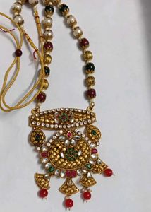 Stunning Gold Tone Necklace &amp; Earrings Set
