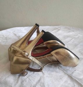 Gold Heels Pumps