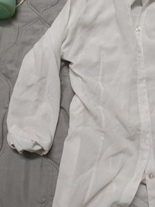 Classic White Button-Up Shirt lykra