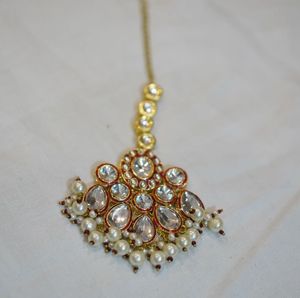 Stunning Kundan Necklace &amp; Earring Set