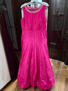 🎉Today only🎉magenta gown with doli design