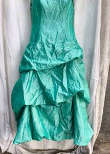 232112. Stunning Teal Tiered Gown