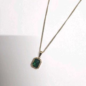 Elegant Emerald Pendant Necklace