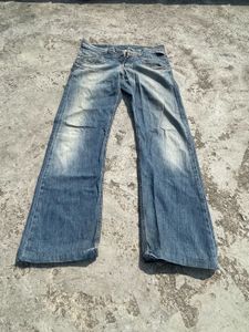 Distressed Wash Jeans