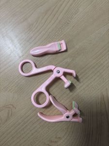 Pink Eyelash Curler Set