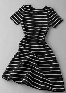 BLACK AND WHITE STRIPED SHORT SLEEVE FIT