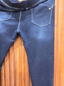 Stylish Dark Wash Jeans with Gold Stripe