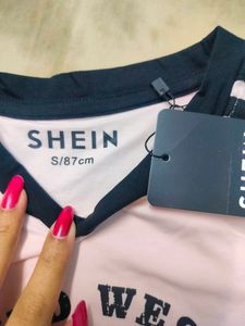 Shein Fitted Contrast Binding Typographic Crop Top