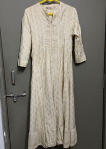 Avaasa Kalidaar Embroidered Kurta