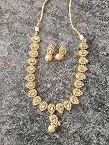 Elegant Kundan Necklace & Earrings Set