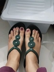 Stylish Black 🖤 and Green 💚 Flat Sandals