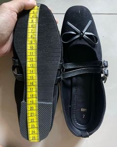 Chic Black Ballet Flats with Bow Detail