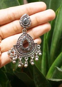 GREY COLOURED EARRING